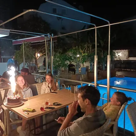 Barlas فتحية
